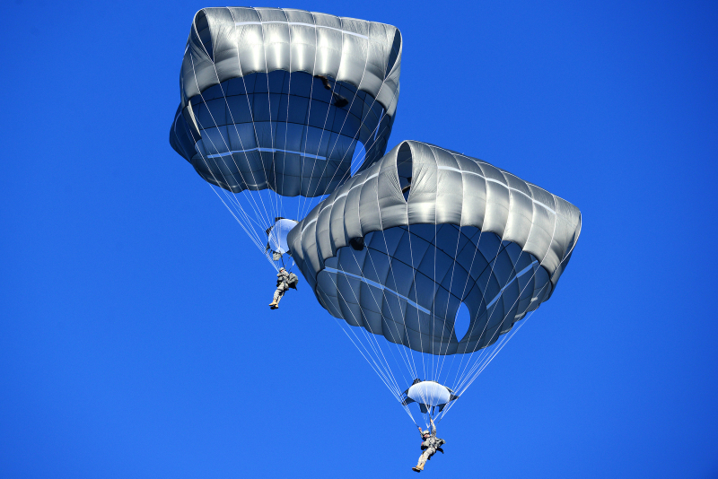 Illustration for article titled How to Jump Out of a Plane and Live to Tell About It